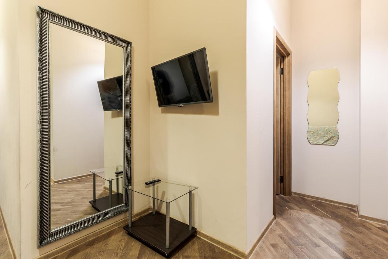 Apartment On Stavropihiiska Street 2 利沃夫 外观 照片